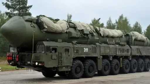 محاولة اغتيال قائد روسي بموسكو وتصعيد عسكري على كييف: تبادل هجمات صاروخية ومسلحة