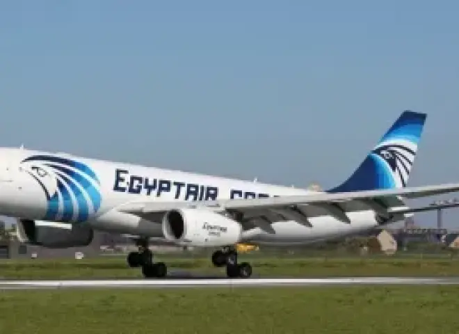 مصر للطيران تعلق رحلاتها إلى 13 وجهة خليجية وعربية بسبب التوترات الإقليمية