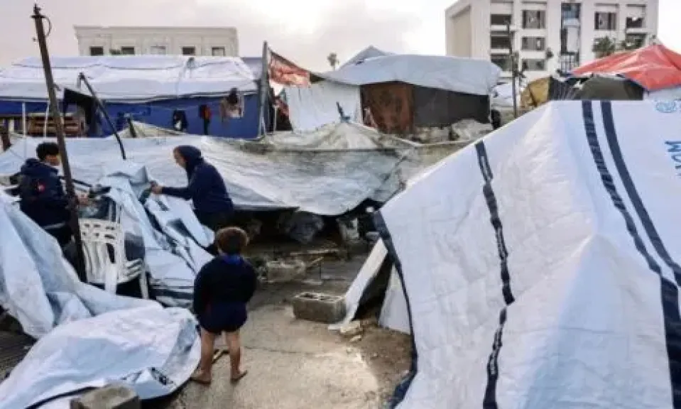 غرفة العمليات الحكومية في غزة: المنخفضات الجوية اقتلعت 53 ألف خيمة وشردت آلاف العائلات