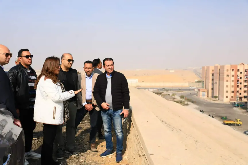 منال عوض تزور مقلب السلام المغلق آمنا وتتفقد آبار وشبكة سحب الغاز تمهيدا لربطه على شبكة الكهرباء