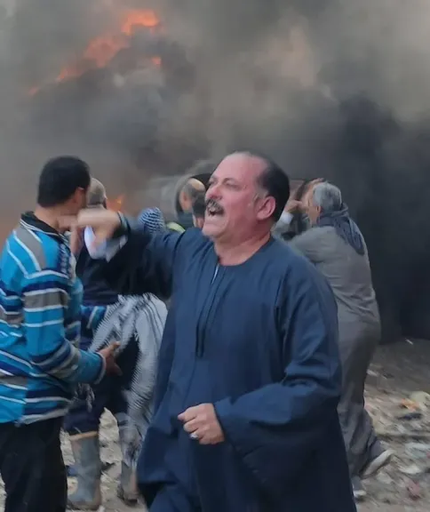 العمدة وقت الشدة.. عبد الصمد زهران أول الحاضرين وآخر المغادرين في حريق سنتريس