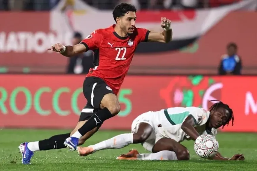 عمرو أديب يحتفي بتقدم مصر أمام ساحل العاج: لاعيبة المنتخب بتعمل جاتوه في الملعب