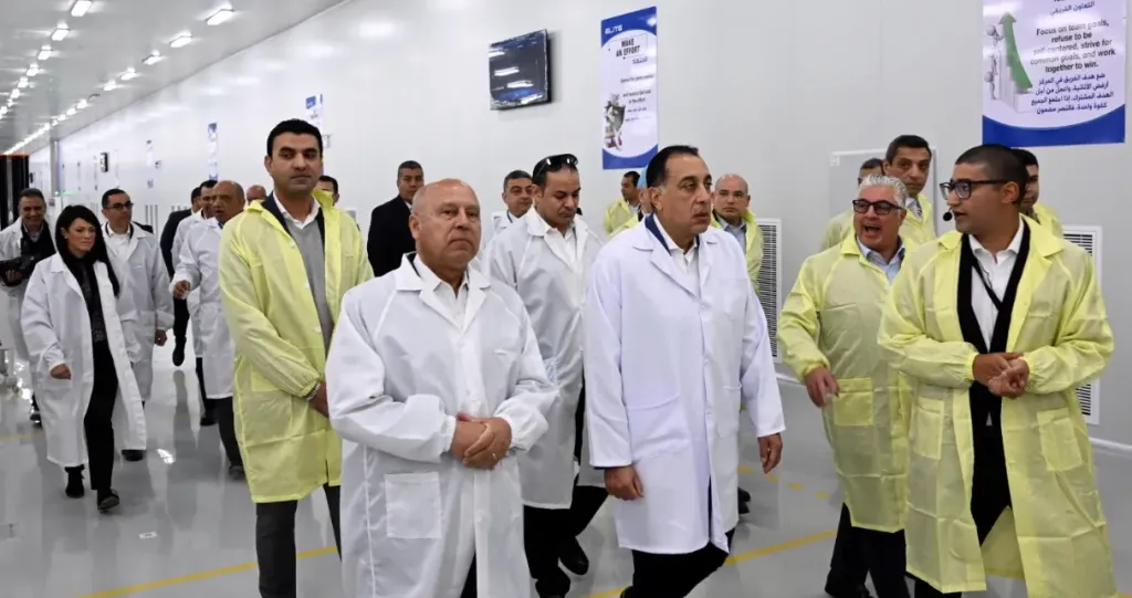 رئيس الحكومة يفتتح مجمع مصانع ”إيليت سولار” للطاقة الشمسية