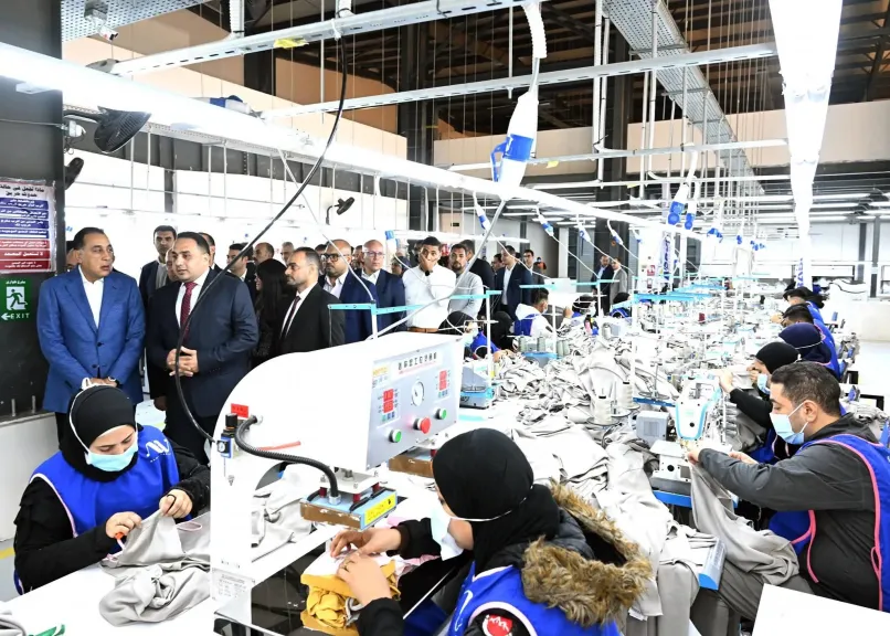 رئيس الوزراء يفتتح مصنع ”وامي فاشون” للملابس الجاهزة والمفروشات بمنطقة السخنة الصناعية باستثمارات 2.5 مليون دولار