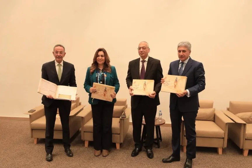 وزيرا السياحة والبيئة يتسلمان تقرير البصمة الكربونية لحفل الافتتاح الرسمي للمتحف المصري الكبير