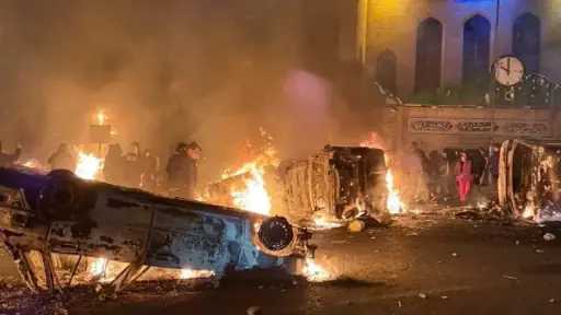 واشنطن بوست: مركز حقوقي يحذر من وقوع مجزرة في إيران