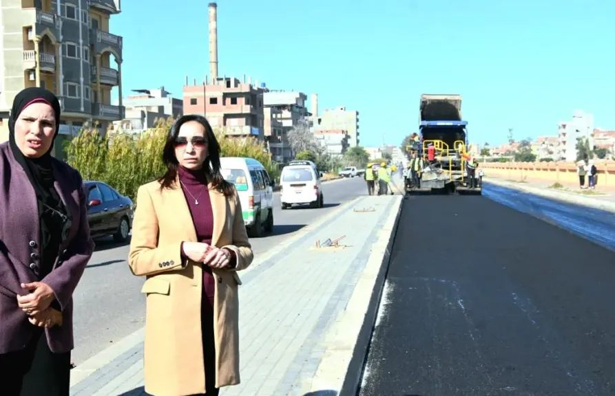 محافظ البحيرة تتفقد أعمال رصف طريق كورنيش دمنهور حتى زاوية غزال