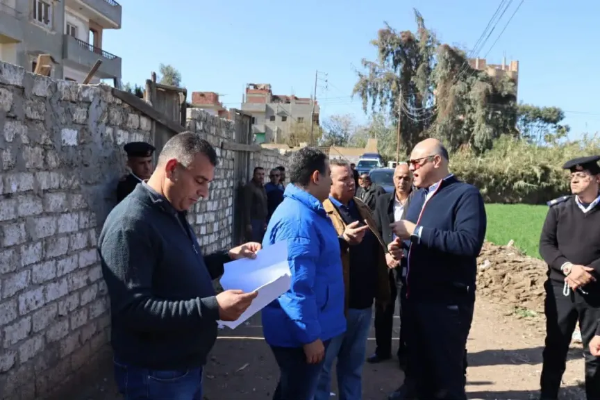 محافظ القليوبية يقود حملة لإزالة تعديات خرسانية بقرية مجول