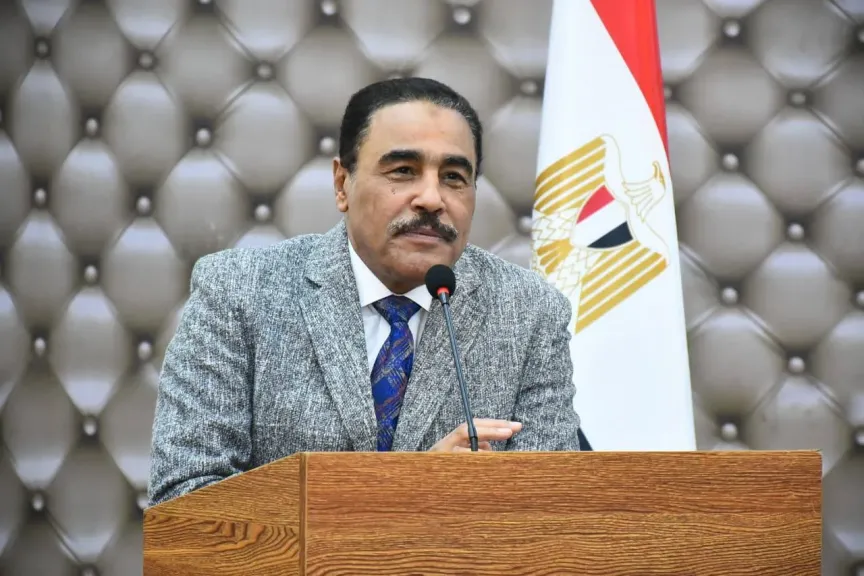 محافظ مطروح: تشكيل لجنة فنية لفحص كوبري رأس الحكمة وتحديد أسباب الهبوط