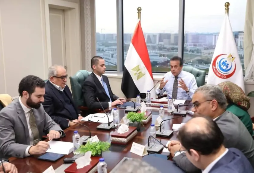 وزير الصحة يعقد اجتماعاً مع مجلس إدارة مستشفى جوستاف روسي لعلاج الأورام