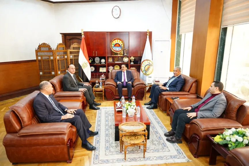 محافظ مطروح:يستقبل اللواء حرب ممدوح من الاكاديمية العسكرية للدراسات العليا