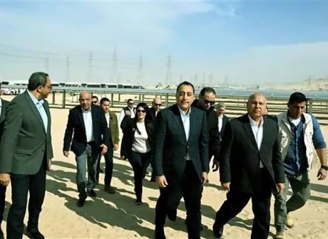 رئيس الوزراء يفتتح أول مرحلة بمشروع «أوبيليسك لتوليد الكهرباء من الطاقة الشمسية» بنجع حمادي