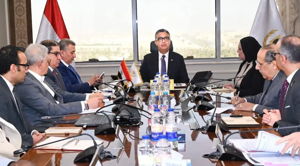 وزير التموين يعقد اجتماعًا لمتابعة استعدادات موسم إنتاج السكر