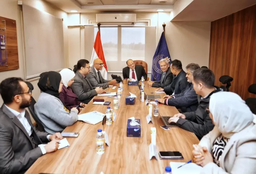 رئيس هيئة الدواء يبحث مع الشركة القابضة للأدوية ومجموعة هالو الصينية سبل توطين الصناعات الدوائية المتقدمة