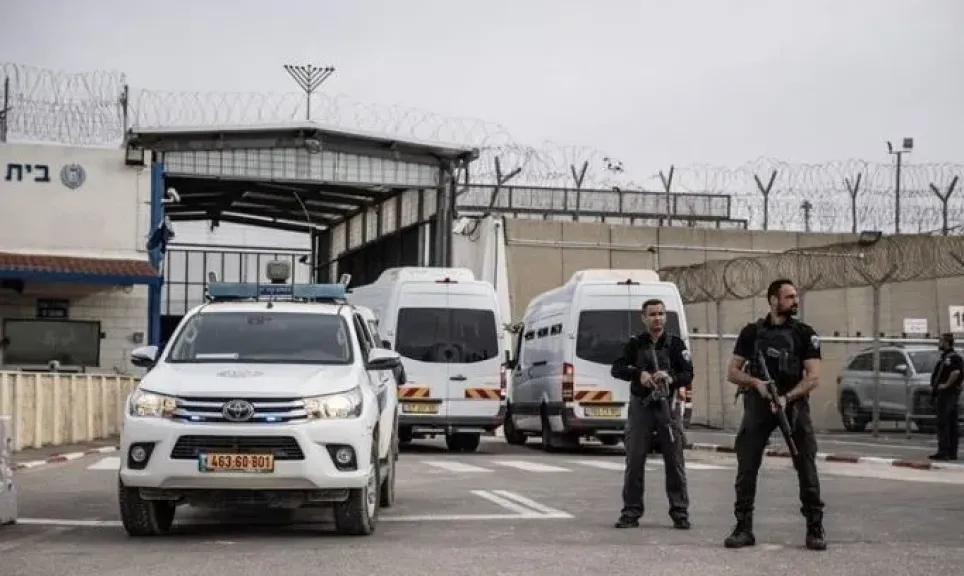 أسير من غزة يروي تفاصيل مؤلمة عن اعتقاله وتعرضه للتعذيب على يد جنود الاحتلال