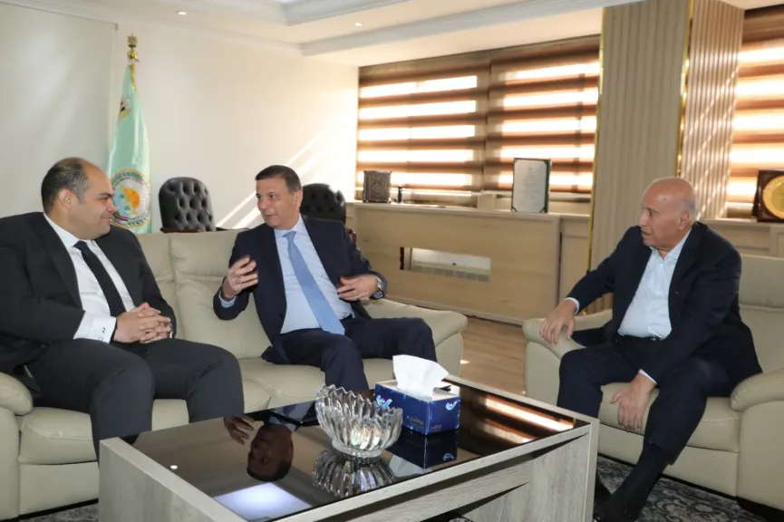 وزير الزراعة ورئيس ”حماية المنافسة” يبحثان مع اتحاد الدواجن آليات ضبط السوق وحماية الصناعة الوطنية