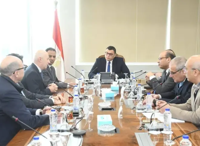وزير الإسكان يلتقي وفداً من شركة سان جوبان (Saint-Gobain)الفرنسية لبحث أوجه التعاون