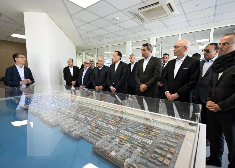 رئيس الوزراء يتفقد محطة البحر الأحمر لتداول الحاويات رقم  1 RSCT) ) بميناء السخنة