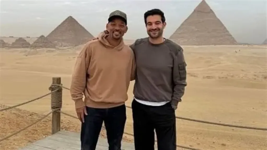 ويل سميث يشيد بعظمة الحضارة المصرية من أمام الأهرامات: من بناها يمكنه فعل أي شيء