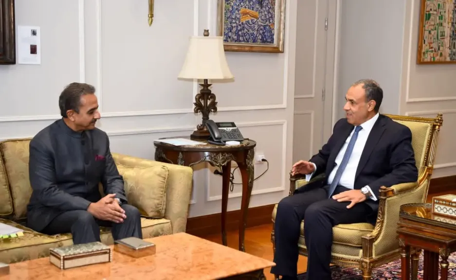وزير الخارجية يستقبل وزير الدولة للشئون الخارجية الهندي
