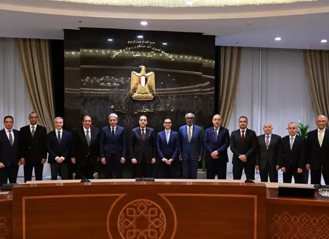 رئيس الوزراء يشهد توقيع اتفاقية مشروع ”ريكسوس وريكسوس ليفينج – مركز التجارة العالمي بالقاهرة”