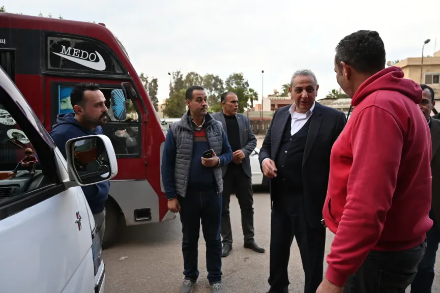 محافظ الغربية يقف حتى ركوب آخر راكب بمواقف طنطا ..و متابعة ميدانية دقيقة لحركة المواقف