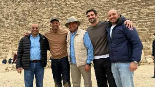 الممثل العالمي ويل سميث يزور أهرامات الجيزة خلال إجازته في مصر