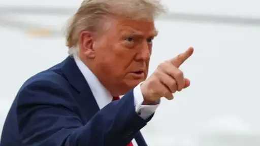 ترامب يهدد بفرض رسوم ضد رافضي السيطرة الأمريكية على جرينلاند: إننا بحاجة إليها من أجل الأمن القومي