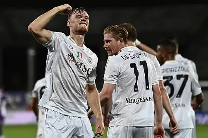 نابولي يستعيد الانتصارات أمام ساسولو ويشعل صراع القمة في الدوري الإيطالي