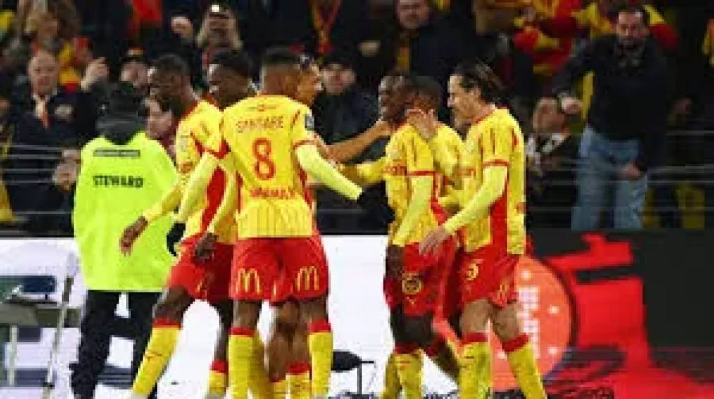 لانس يستعيد صدارة الدوري الفرنسي بالفوز على أوكسير