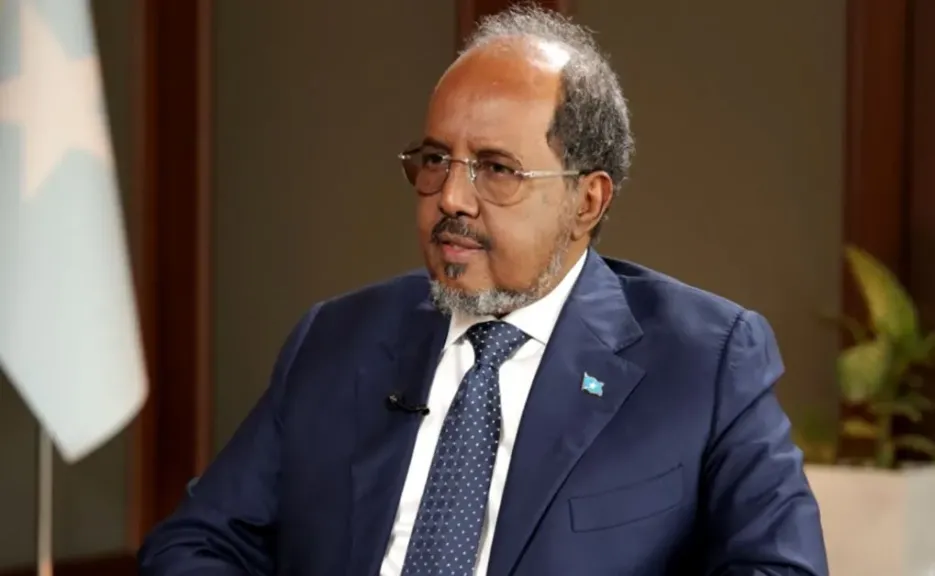 الرئيس الصومالي يوجه دعوة لـ أرض الصومال إلى السلام والحوار: الشعب لا يمكن تقسيمه