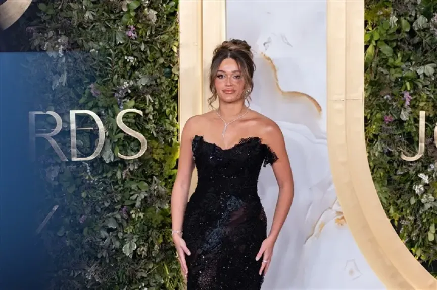 باللون الاسود .. فنانات يخطفن الأضواء في حفل Joy Awards