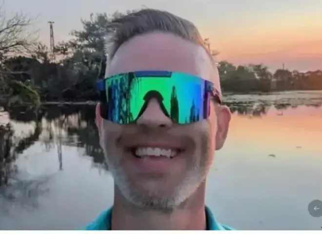 عامل بمصنع فورد يتبادل الشتائم مع الرئيس الامريكي اثناء زيارة ”ترامب” للمصنع