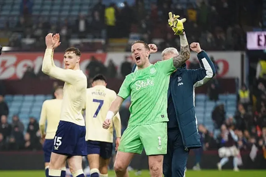 أستون فيلا يسقط على ملعبه أمام إيفرتون في الدوري الإنجليزي