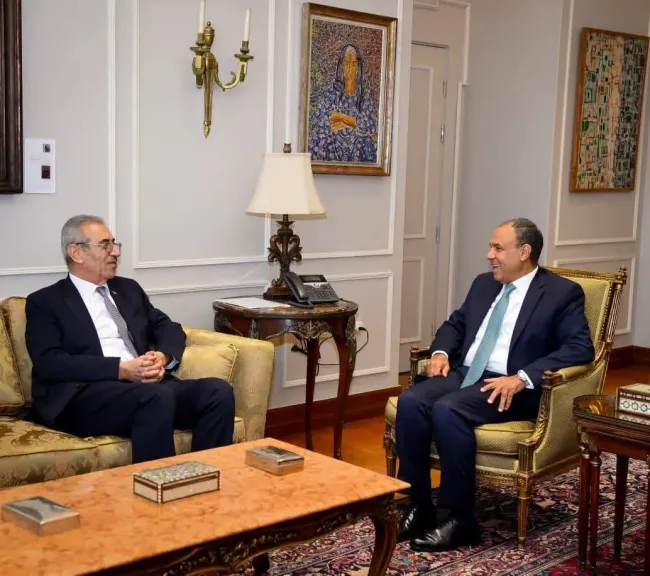 وزير الخارجية يستقبل رئيس اللجنة الوطنية لإدارة غزة ويؤكد دعم مصر الكامل للجنة