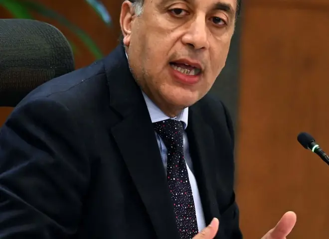 رئيس الوزراء يطمئن على الحالة الصحية لقداسة البابا تواضروس الثاني