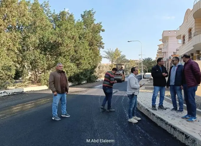 رئيس الجهازالعبور : يتابع ميدانيا مشروعات رفع كفاءة الطرق والأرصفة بعدد من الأحياء السكنية