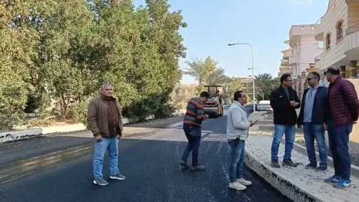رئيس الجهازالعبور : يتابع ميدانيا مشروعات رفع كفاءة الطرق والأرصفة بعدد من الأحياء السكنية