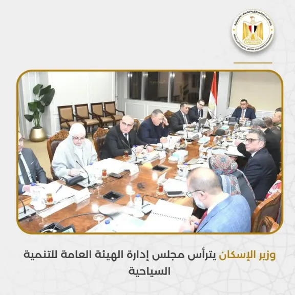 وزير الإسكان يوجه بدعم المستثمرين فى المشروعات الفندقية