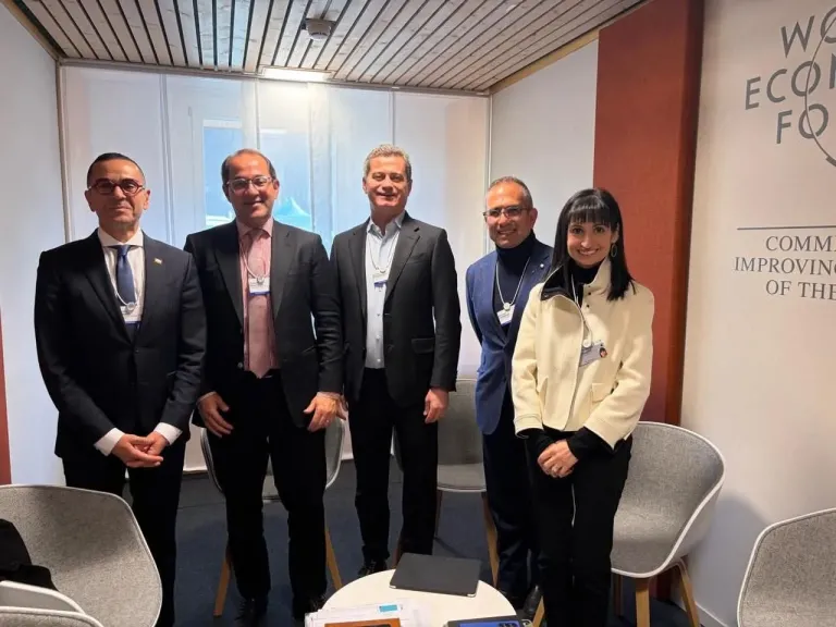 وزيرا المالية والاستثمار يبحثان مع مسؤولي شركة كوكاكولا العالمية زيادة استثماراتها في مصر