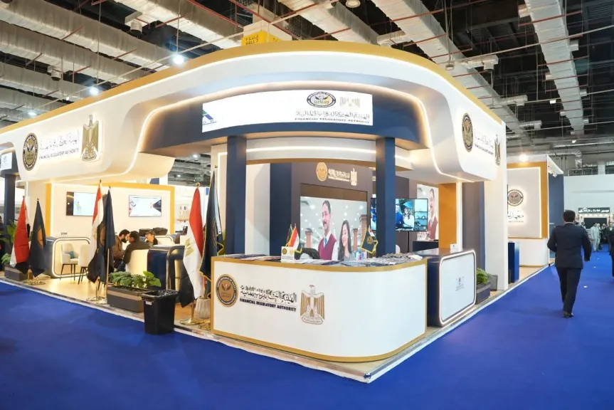 رئيس مجلس الوزراء يتفقد جناح هيئة الرقابة المالية بمعرض القاهرة الدولي للكتاب
