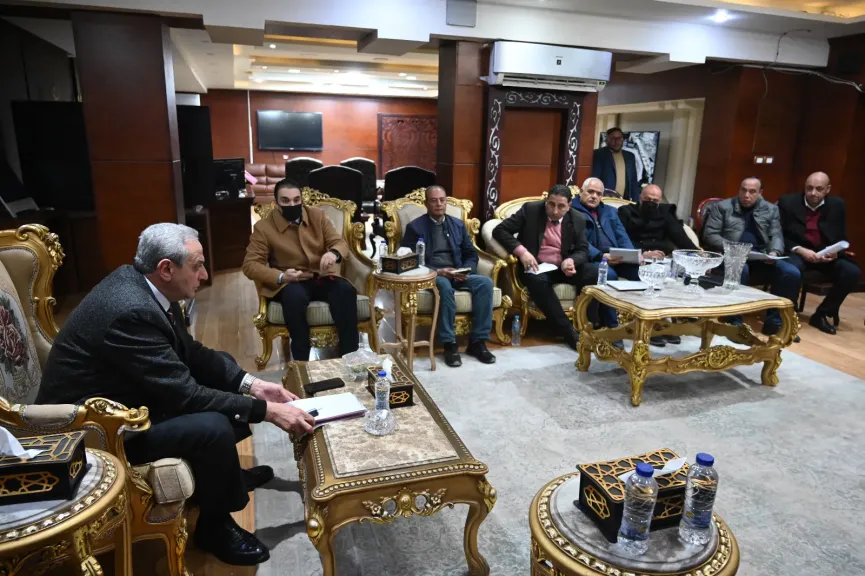 محافظ الغربية يضع منظومة النظافة في صدارة الاهتمام ويوجّه بالطرح الشامل للجمع المنزلي