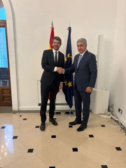 وزير السياحة والآثار يلتقي وزير الثقافة الإسباني لبحث تعزيز التعاون المشترك