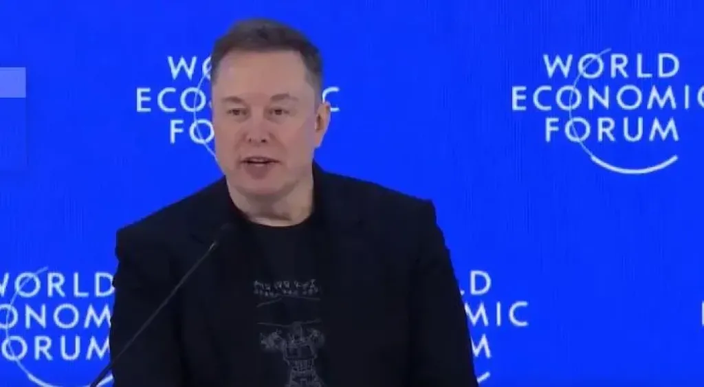 دافوس: ماسك يعلن اعتزام تسلا طرح روبوتات شبيهة بالبشر بنهاية 2027