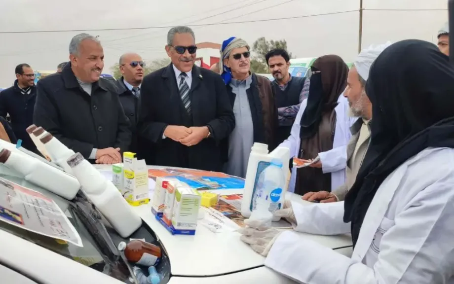 محافظة مطروح: توقيع الكشف الطبي على 400 من أهالي قرية الجراولة ضمن مبادرة «مطروح الخير»