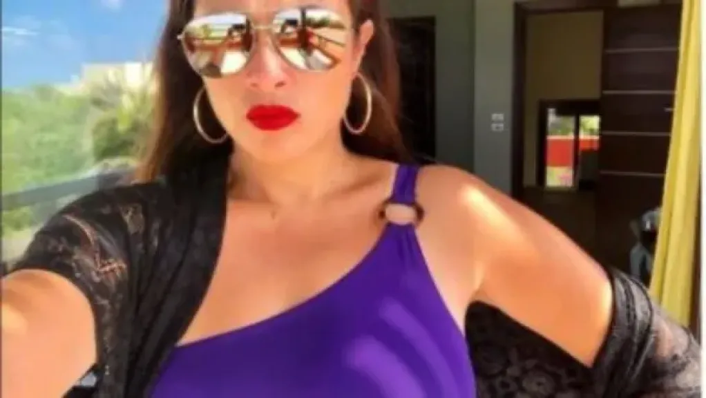 صور ياسمين عبدالعزيز بالمايوه تثير الجدل وتتصدر محركات البحث