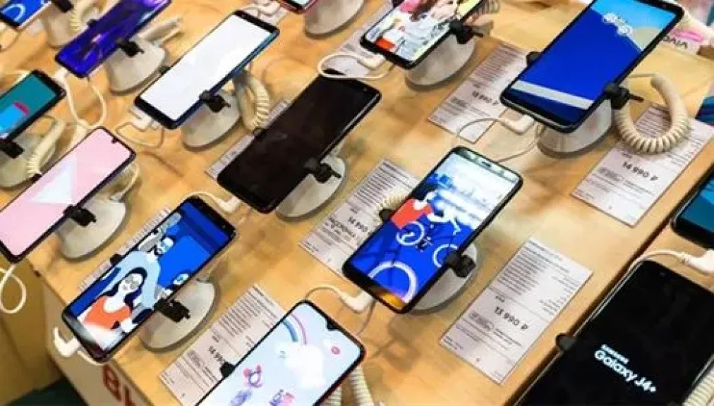 تخفيض عند الشراء بنسبة 25%.. شعبة المحمول تقدم مقترحا لأزمة رسوم الهواتف