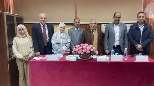 رئيس جامعة أسوان يشهد مناقشة  ماجستير عن التوزيع الاقتصادي  للشبكات المصغرة مع مصادر الطاقة المتجددة