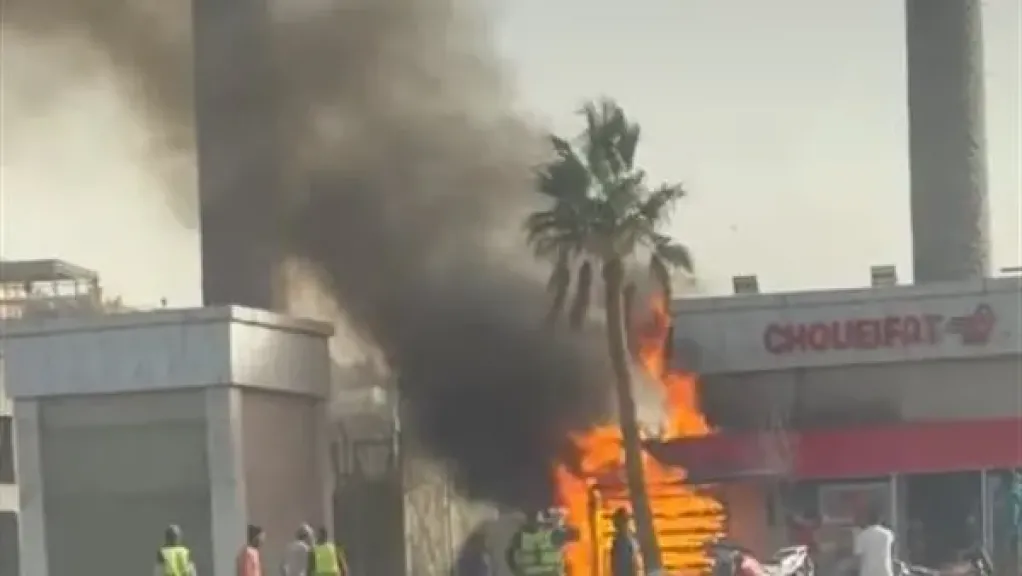 السيطرة على حريق نشب بمحلات تجارية في التجمع