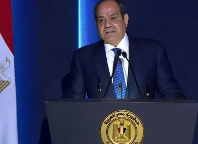 الرئيس السيسي يجدد عهده للمصريين: الدولة تمضي في الطريق الصحيح ونسعى لرفع مستوى المعيشة